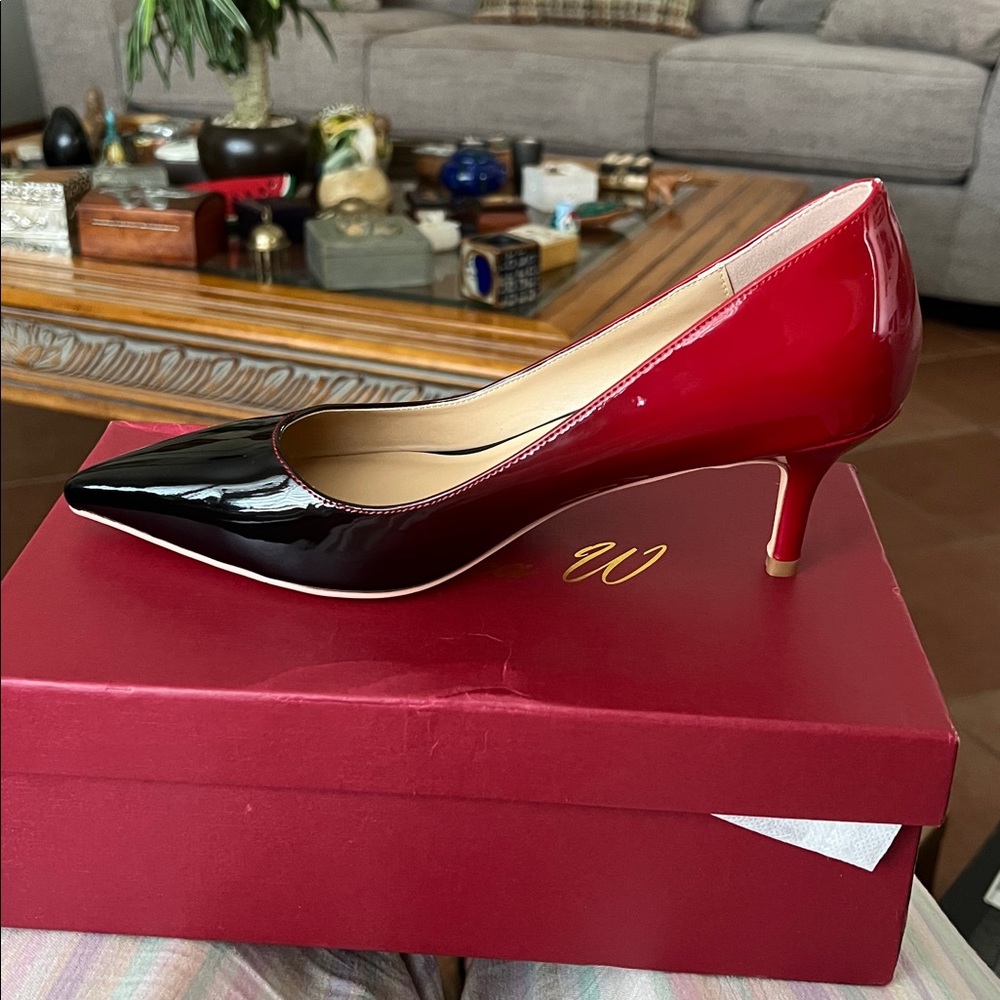 ❤️ Elegant Red and Black Patent Leather Pumps. - Picture 8 of 12